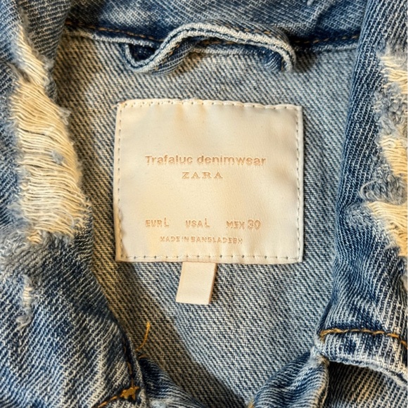 Zara Blue Denim Jacket

#1083 - Picture 4 of 6